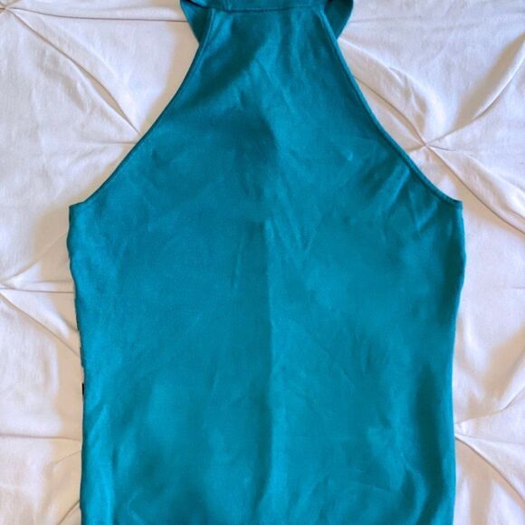 EUC 70s Style Turquoise & White Chevron Silk Blend Halter Criss Cross Crop Top - Picture 2 of 5